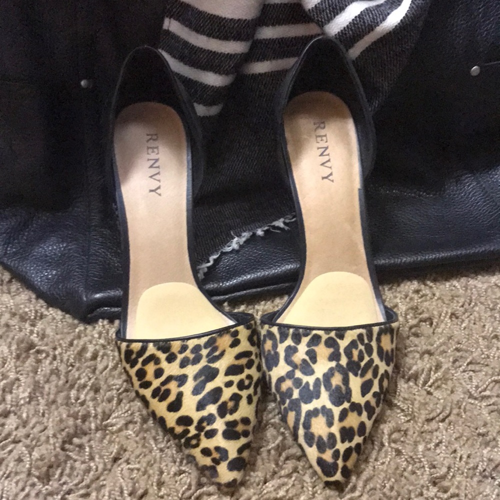Leopard pumps